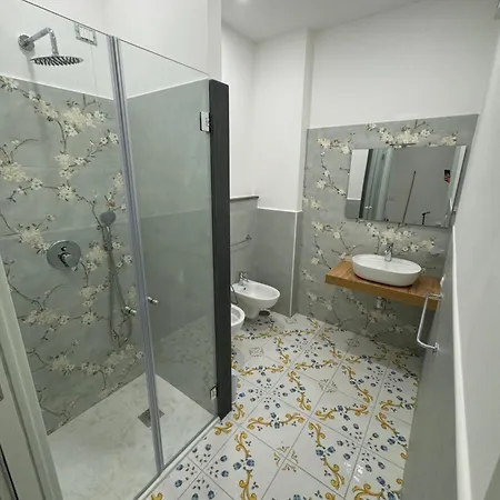فندق مبيت وإفطار Angela House Center *
